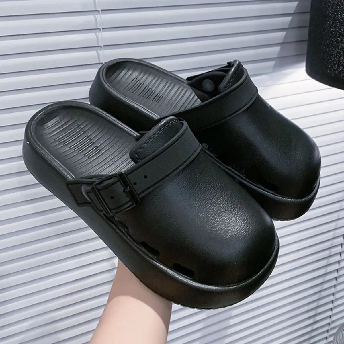 Round Toe Platform Sandals
