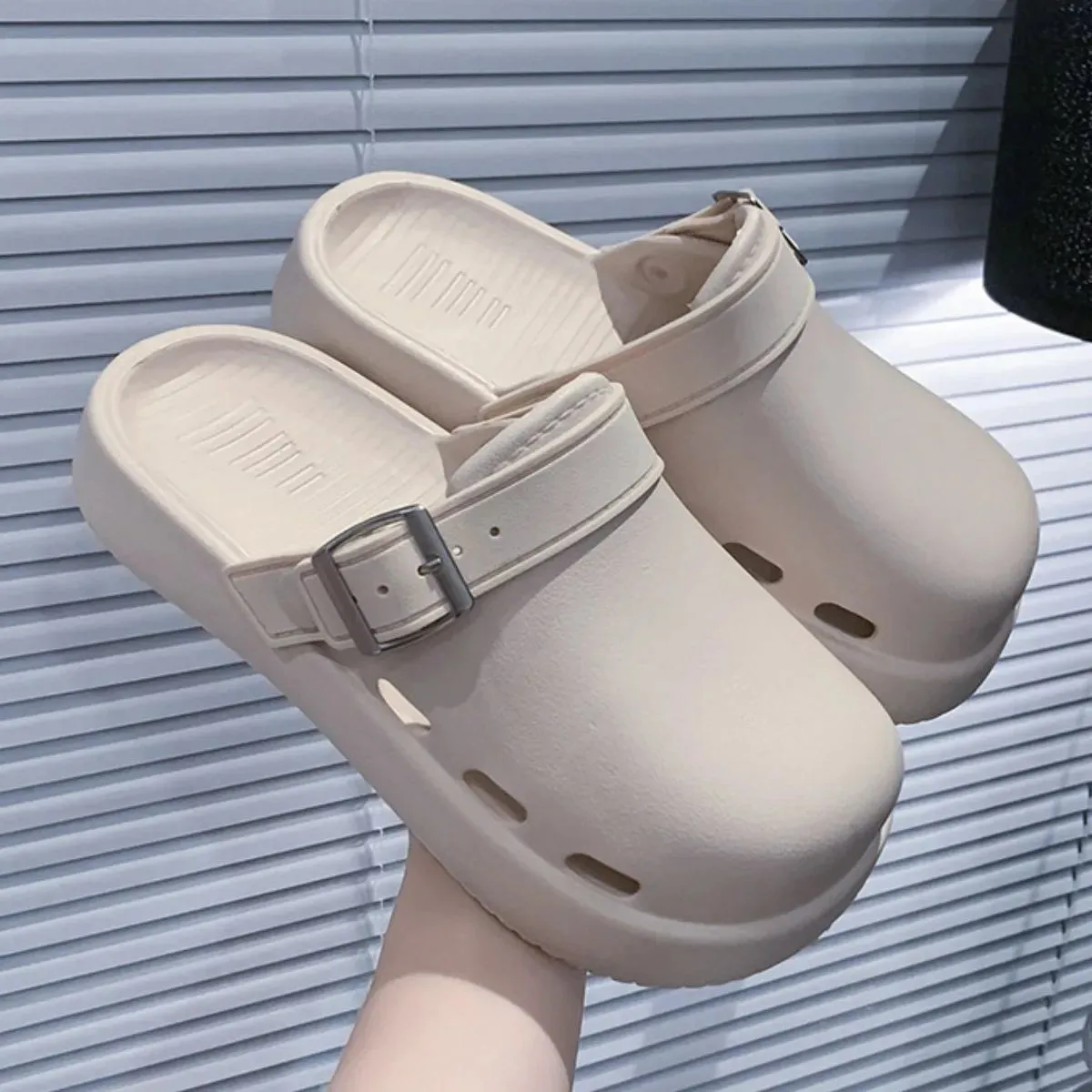 Round Toe Platform Sandals