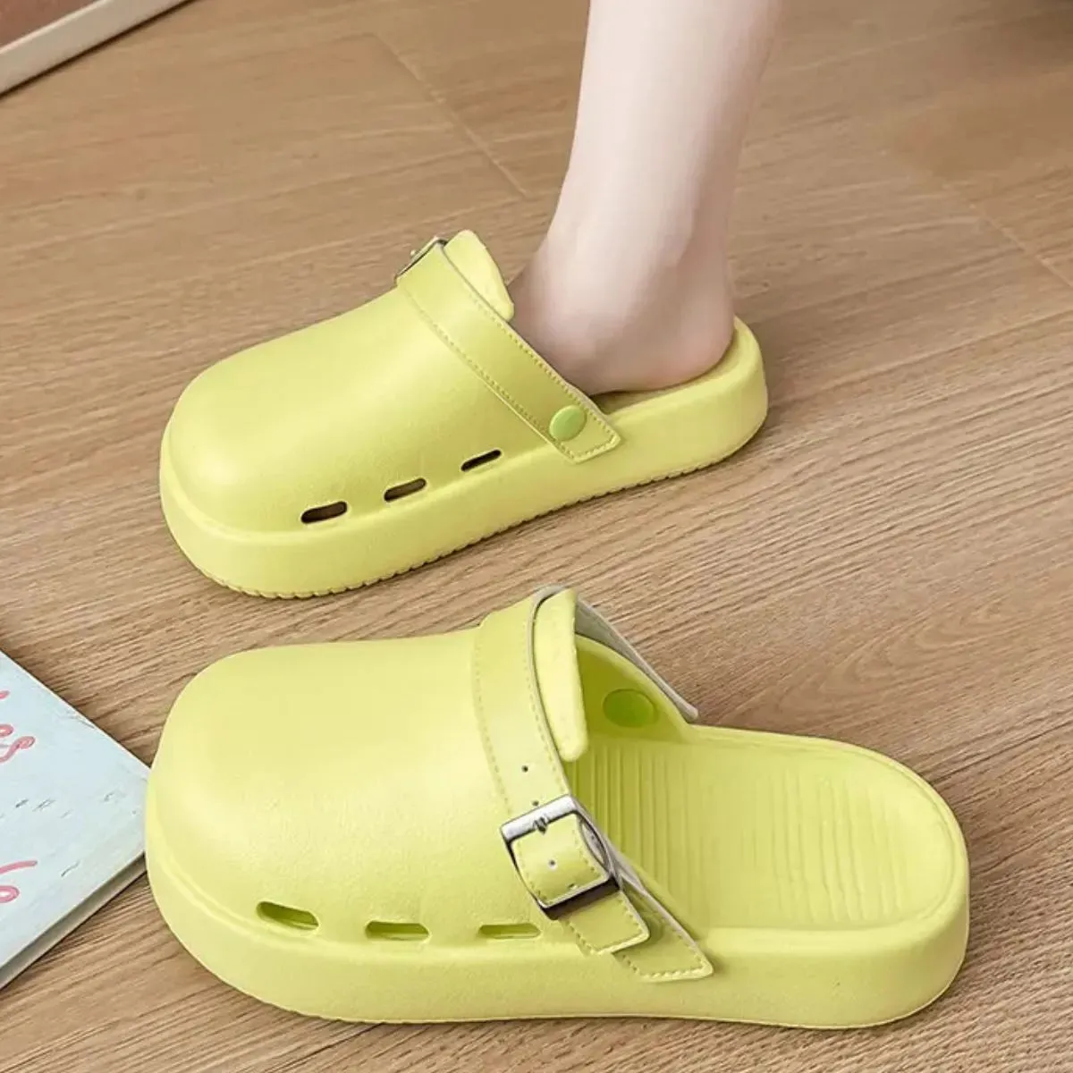 Round Toe Platform Sandals