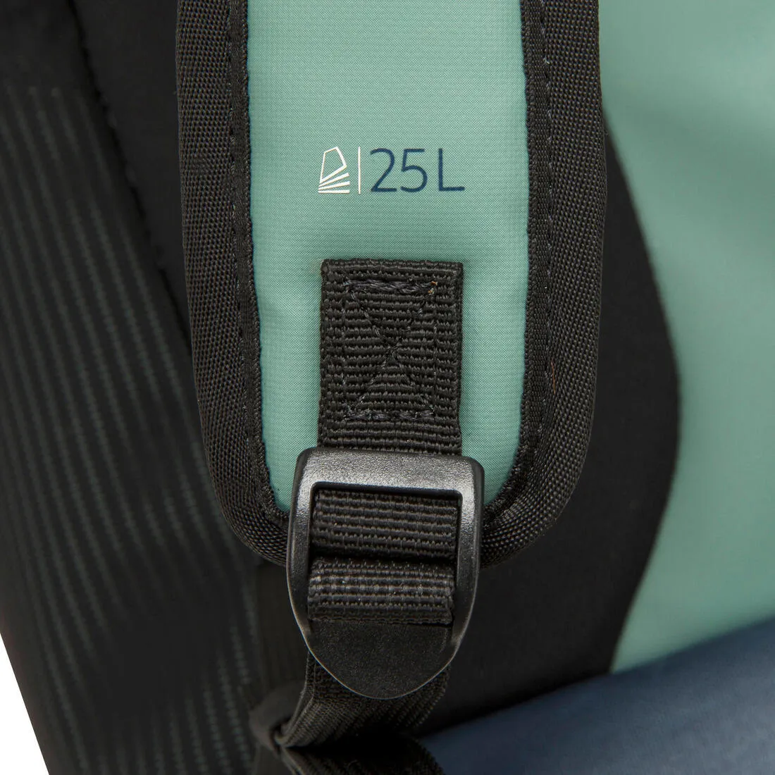 Water-repellent backpack 25 litres