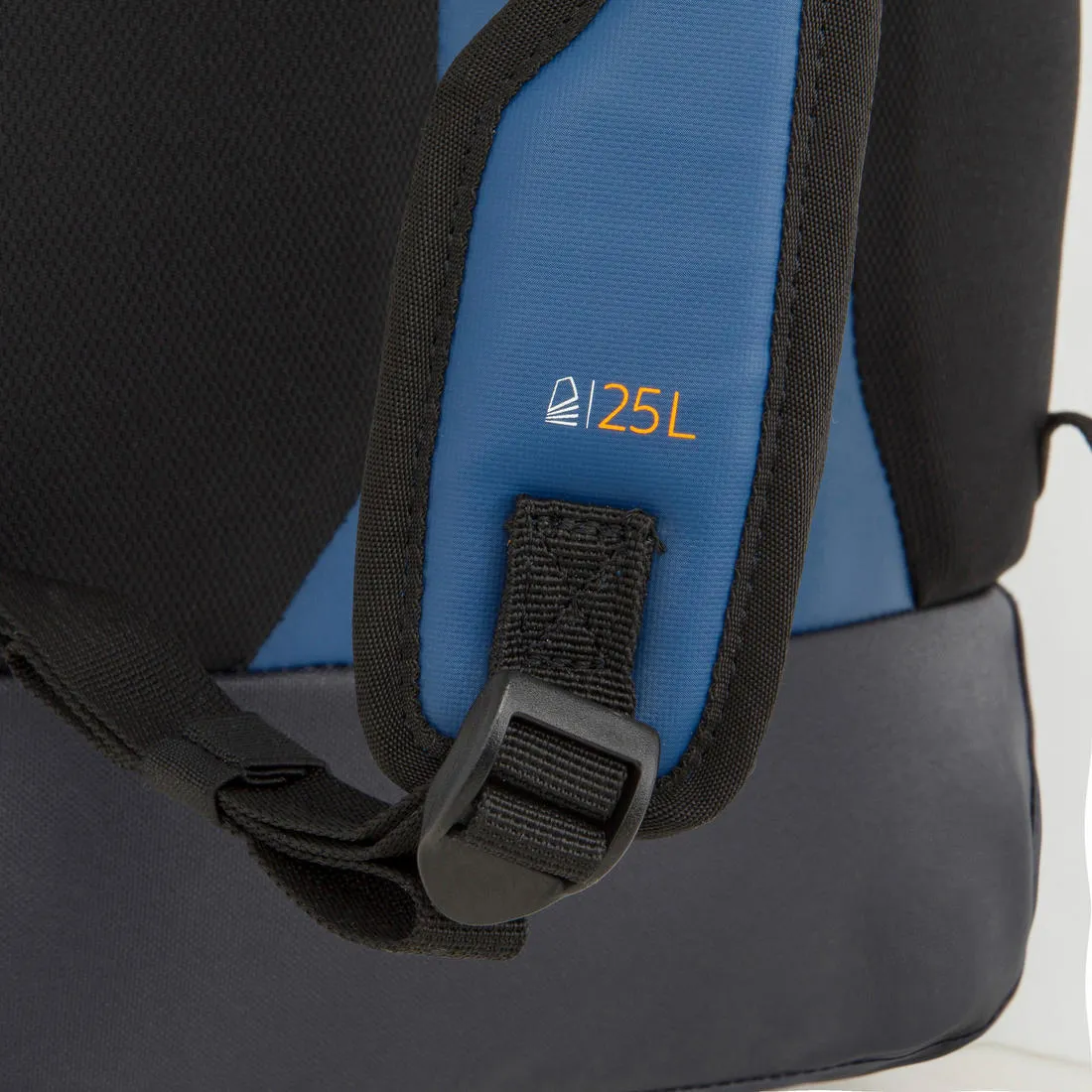 Water-repellent backpack 25 litres